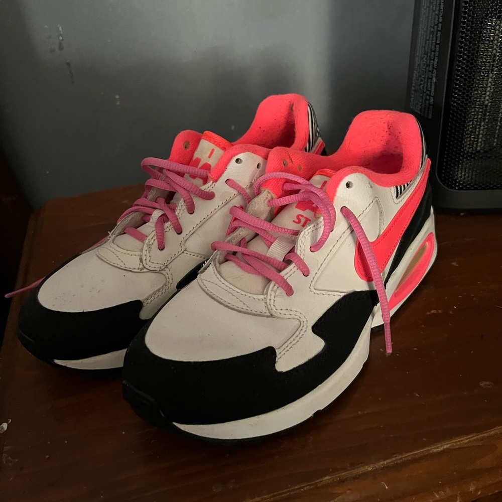 Nike Air Max ST Athletic Shoes